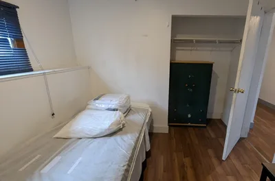 Students: Nice Furnished Room walk to Queen's available Jan. 1