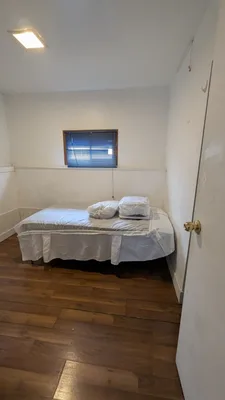 Students: Nice Furnished Room walk to Queen's available Jan. 1